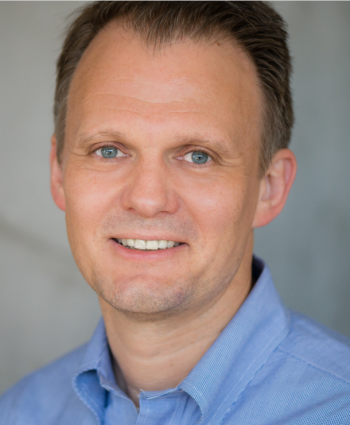 Instructor: Dirk Eddelbuettel, Senior Data Scientist / Engineer, TileDB Instructor: Dirk Eddelbuettel, Senior Data Scientist / Engineer, TileDB