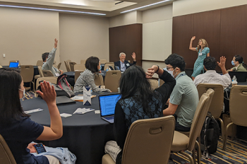 Regina Nuzzo (Gallaudet University), engages with attendees about "How to Get Started and Avoid Writer’s Block."  