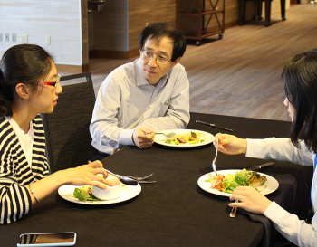 Young researchers meet with mentors about their writing over lunch.